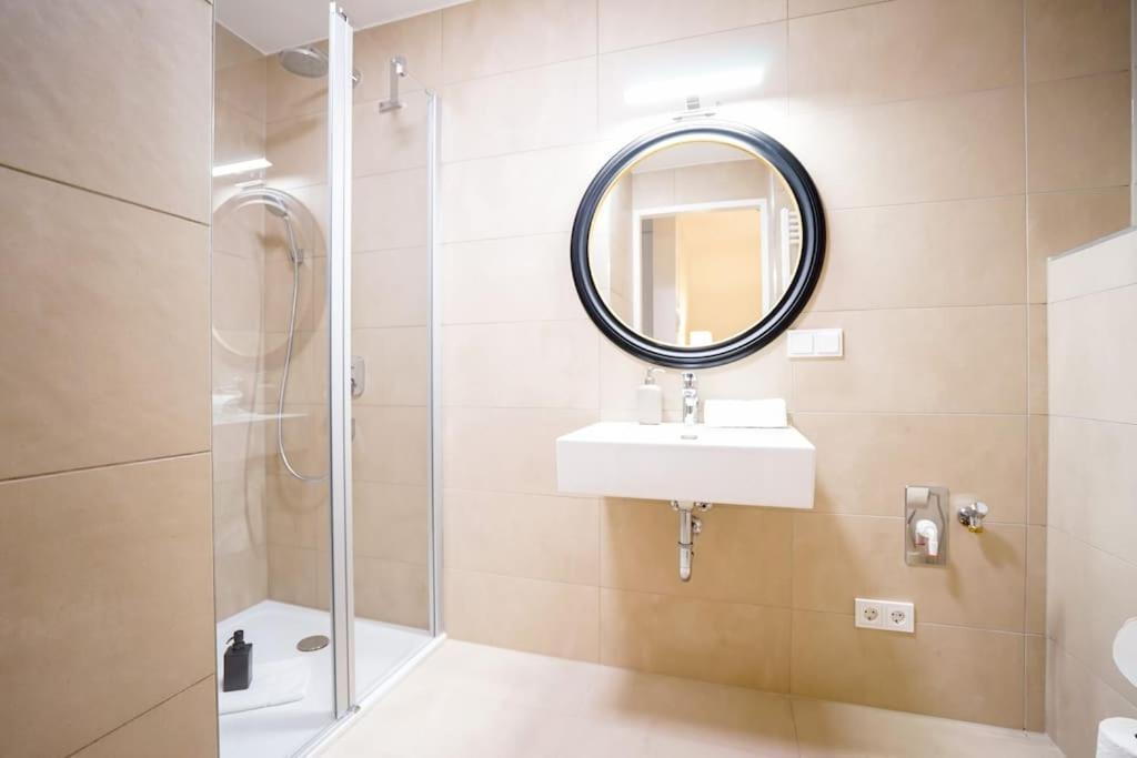 Executive Suite W/ Rooftop Pool Vienna Exterior photo