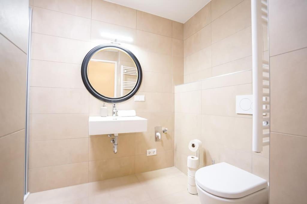 Executive Suite W/ Rooftop Pool Vienna Exterior photo
